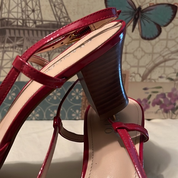 Ladies shoe - Picture 3 of 11